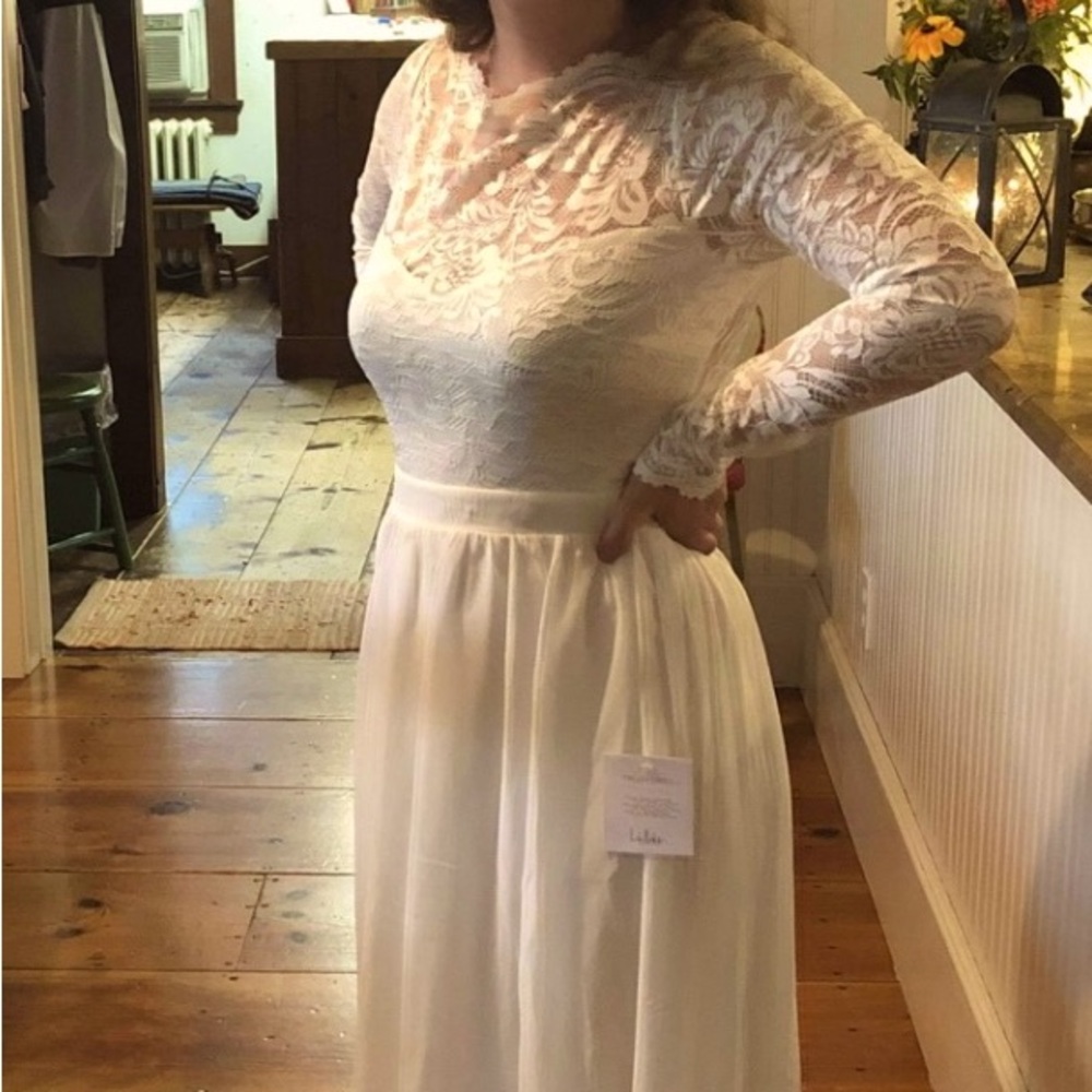 Lulu’s ivory gown - Picture 2 of 4